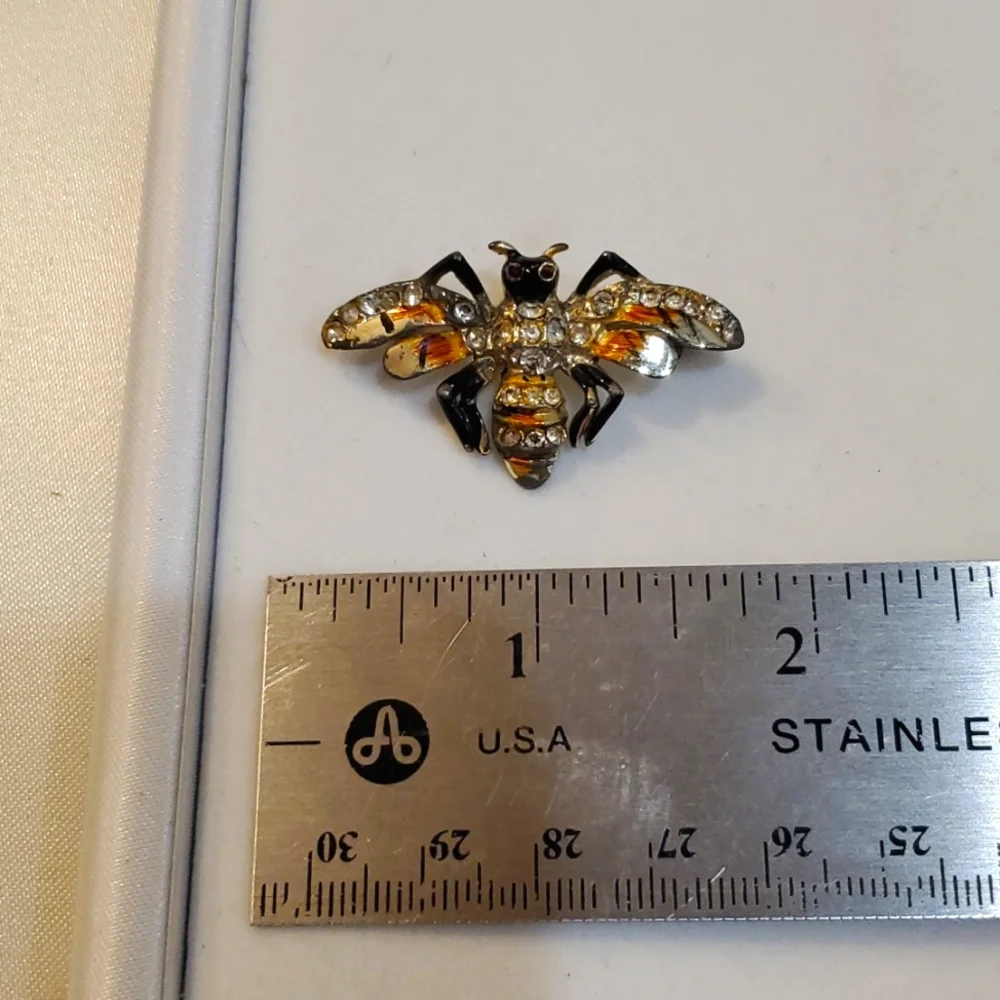 Vintage Enamel and Rhinestone Bee Brooch Unsigned Coro? - Picture 5 of 6